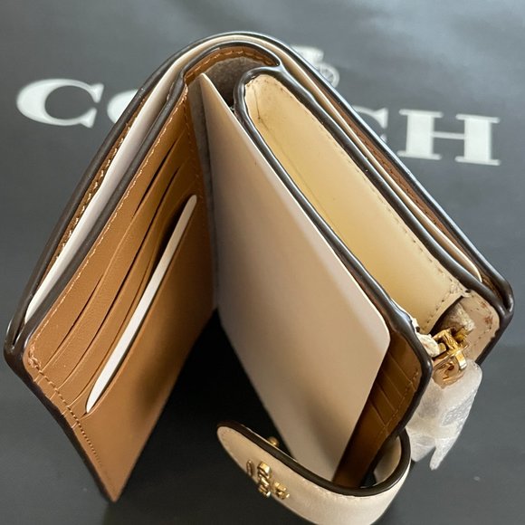 coach Medium Corner Zip Wallet In Signature Canvas - Picture 3 of 5